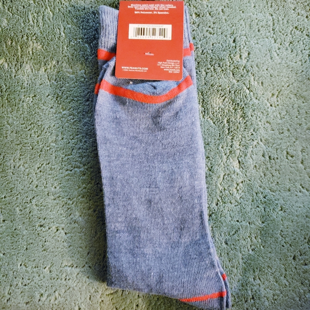 Men's Peanuts Sleeping Snoopy Socks. NWT. - Picture 2 of 5